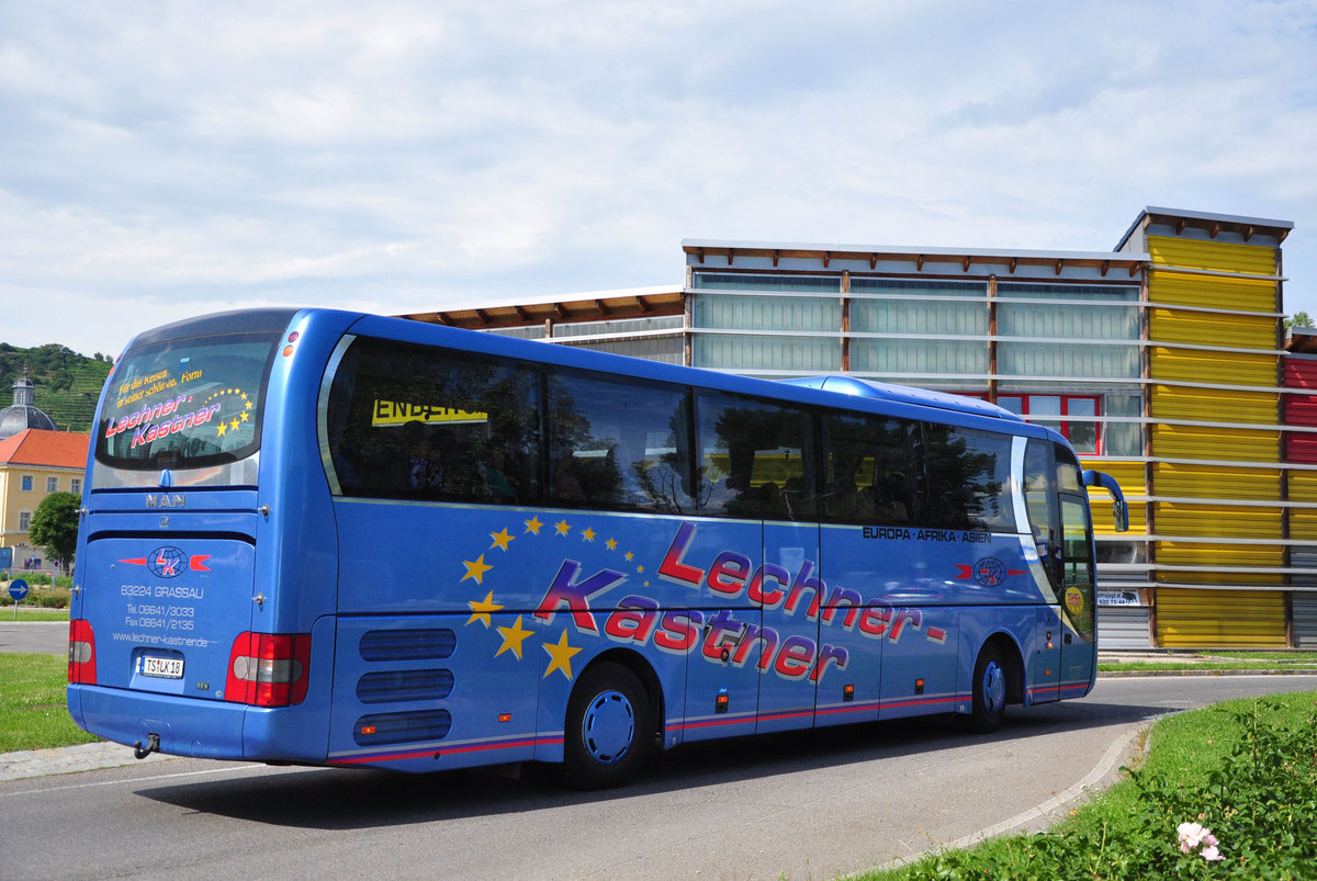 MAN Lion`s Coach von Lechner-Kastner aus der BRD in Krems unterwegs.