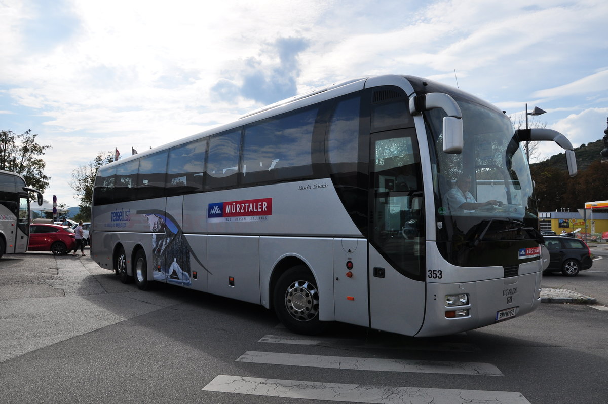 MAN Lions Coach von  Mrztaler  Reisen aus sterreich in Krems gesehen.