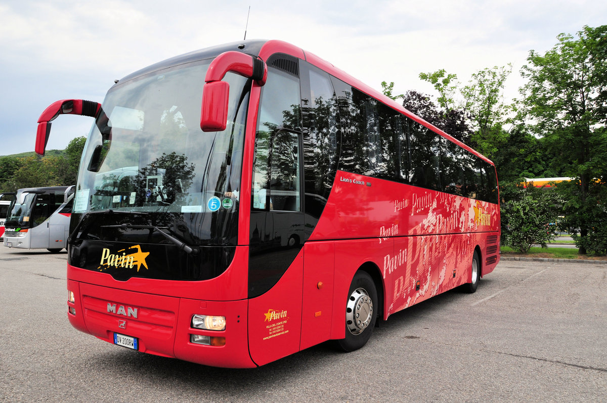 MAN Lions Coach von Pavin aus Italien in Krems gesehen.