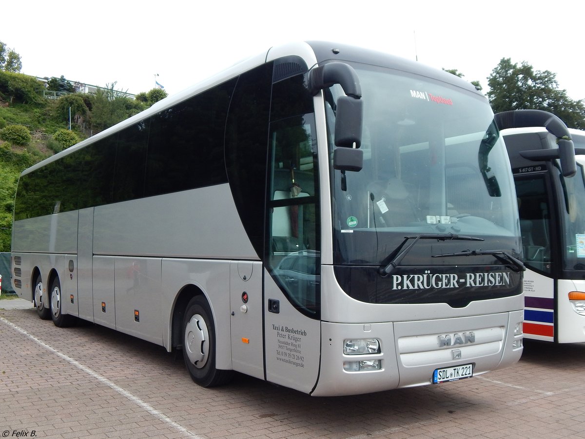 MAN Lion's Coach von P.Krger-Reisen aus Deutschland im Stadthafen Sassnitz. 