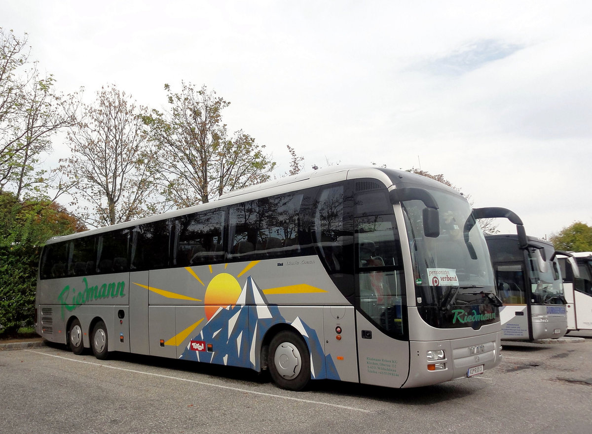 MAN Lions Coach von Riedmann Reisen aus sterreich in Krems gesehen.