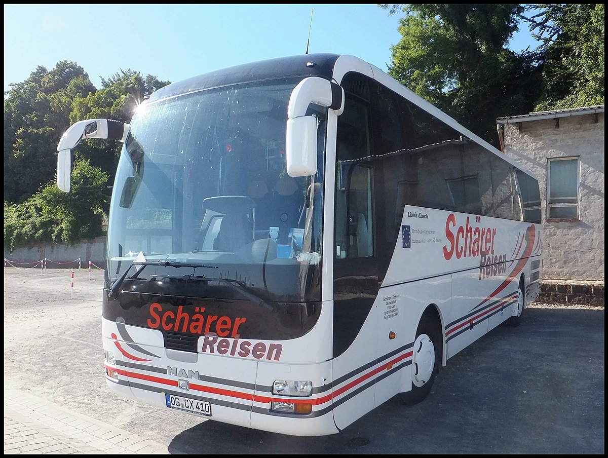 MAN Lion's Coach von Schrer Reisen aus Deutschland im Stadthafen Sassnitz.