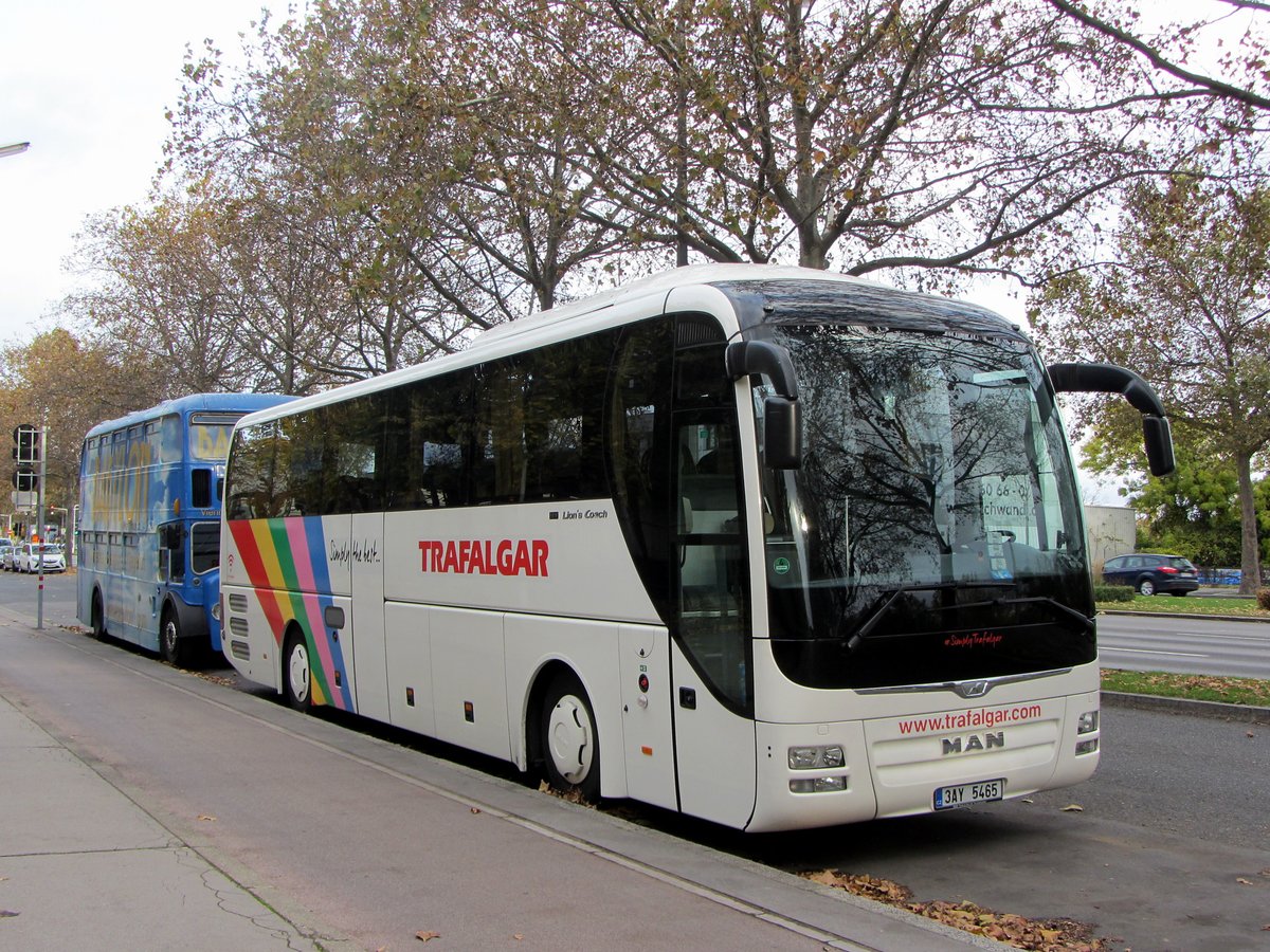 MAN Lion`s Coach von Trafalgar Reisen aus der CZ in Wien gesehen.