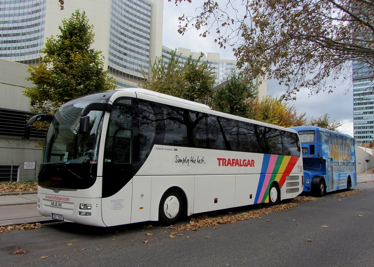 MAN Lion`s Coach von Trafalgar Reisen aus der CZ in Wien gesehen.