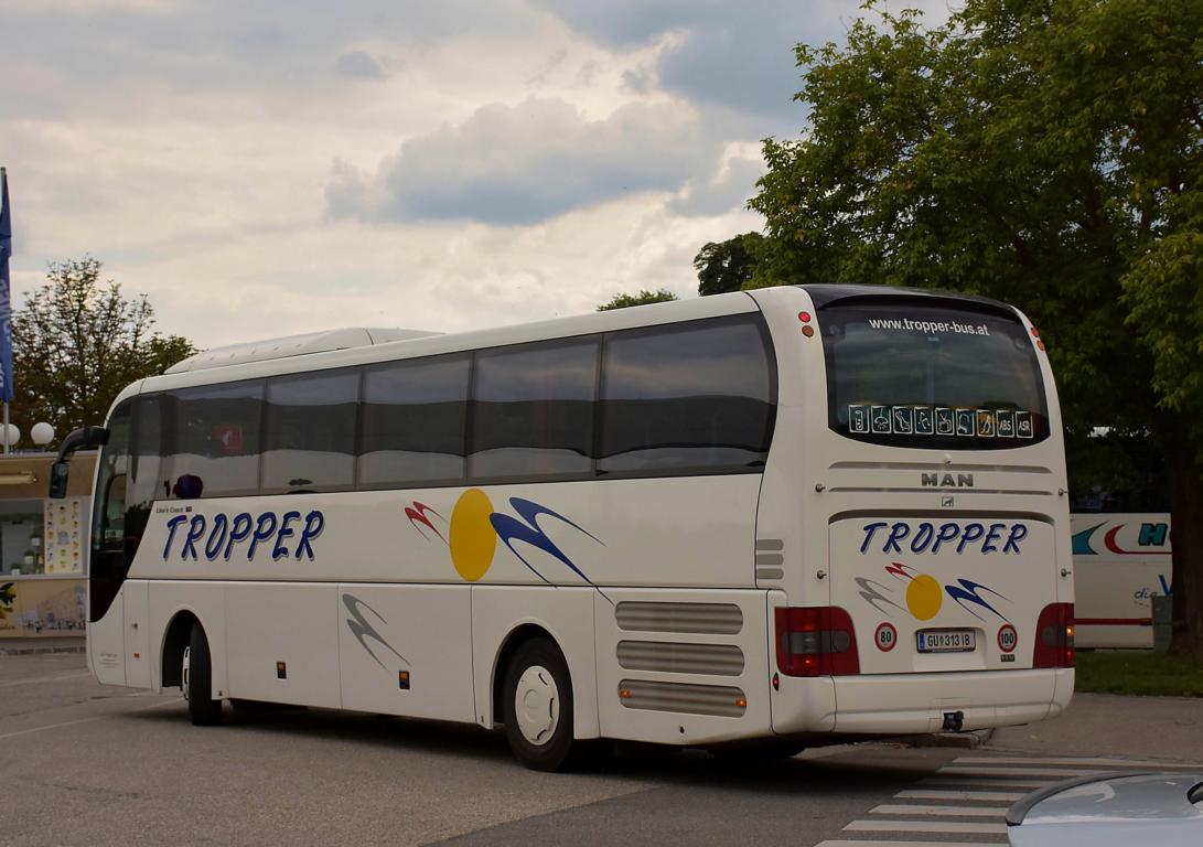 MAN Lion`s Coach von Tropper Reisen aus AT 2018 in Krems gesehen.