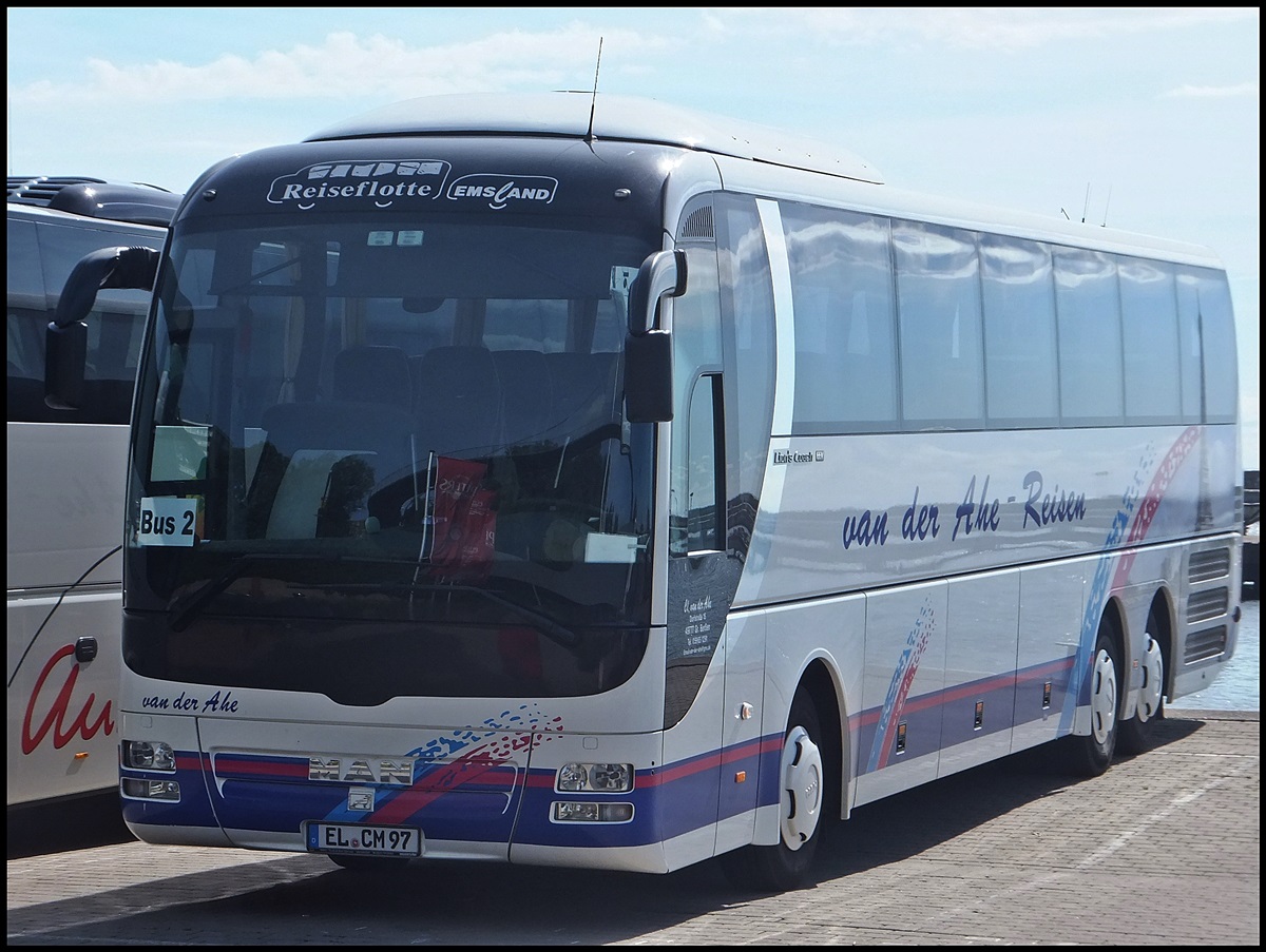 MAN Lion's Coach von Van der Ahe Reisen aus Deutschland im Stadthafen Sassnitz.