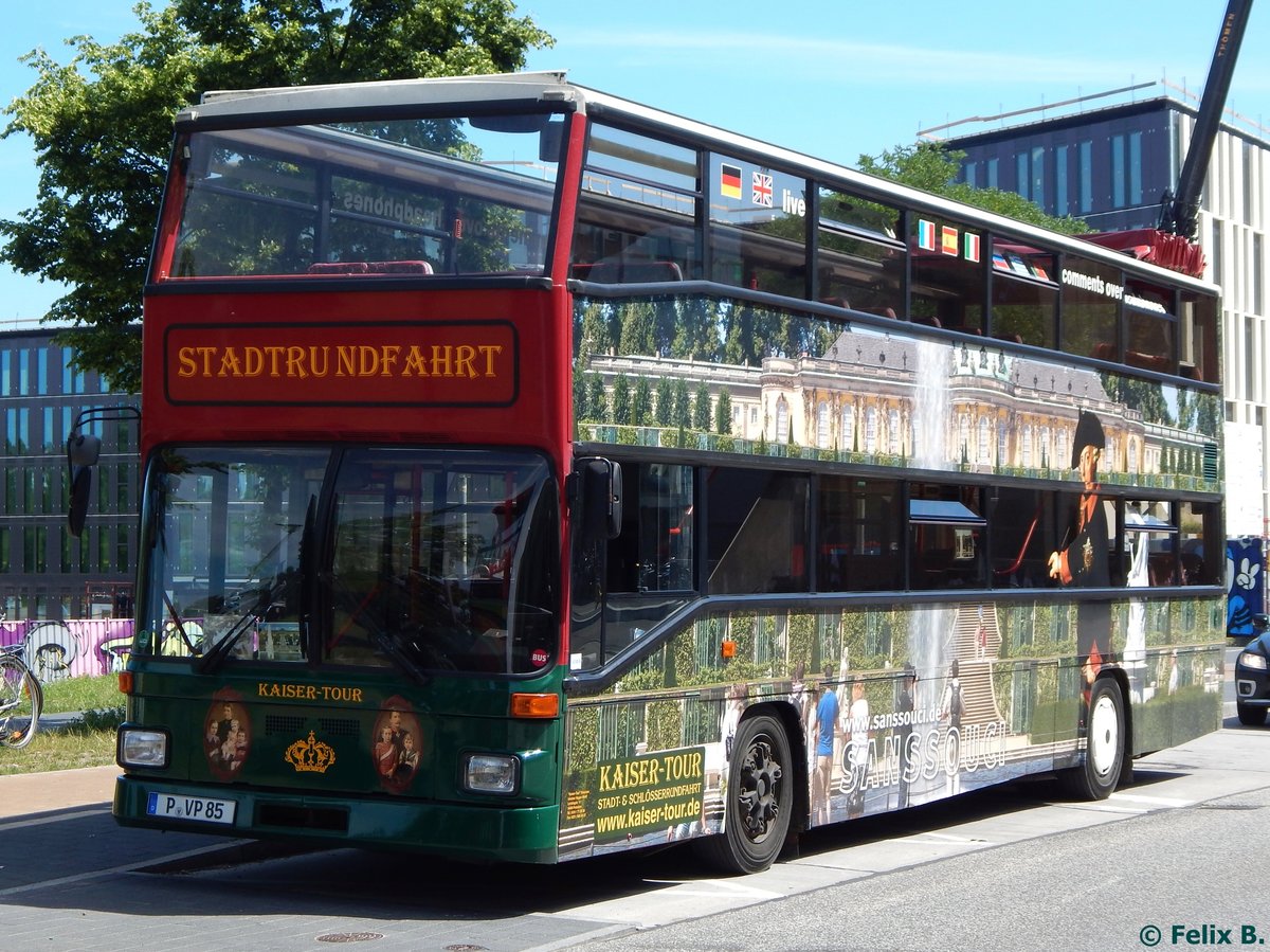 MAN SD 202 von Kaiser-Tour aus Deutschland in Potsdam. 