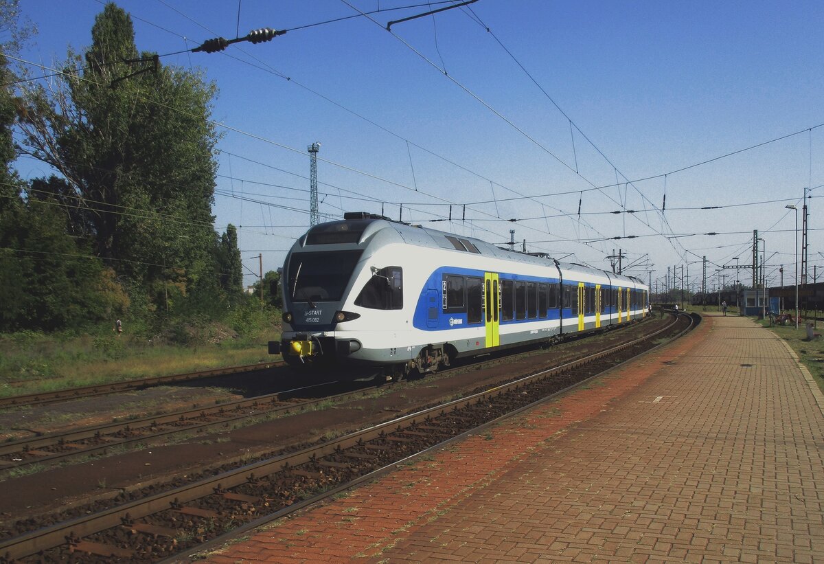MAV 415 082 verlässt am 8 September 2018 Rakosrendeszö.