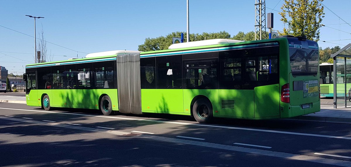 MB Citaro (737) von RhönEnergie steht am Bahnhof in Hünfeld, 07-2020