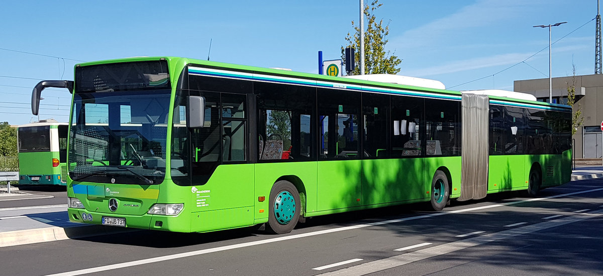 MB Citaro (737) von RhönEnergie steht am Bahnhof in Hünfeld, 07-2020