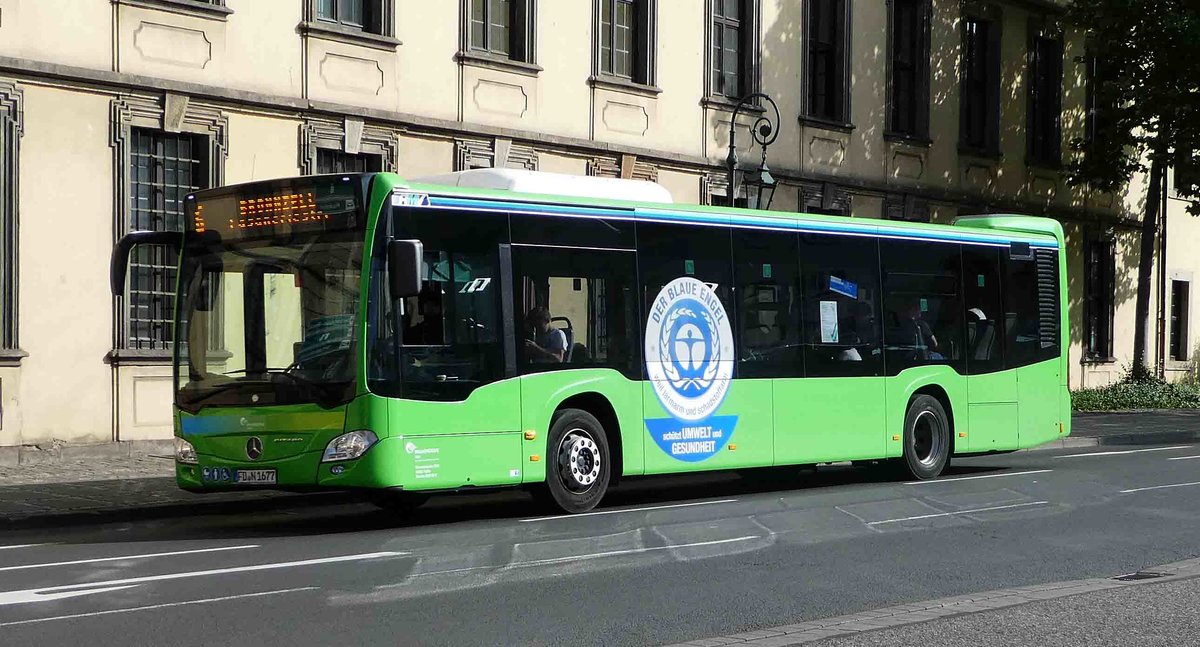 MB Citaro von RhnEnergie als Werbetrger fr den  BLAUEN ENGEL  unterwegs in Fulda, Juni 2017