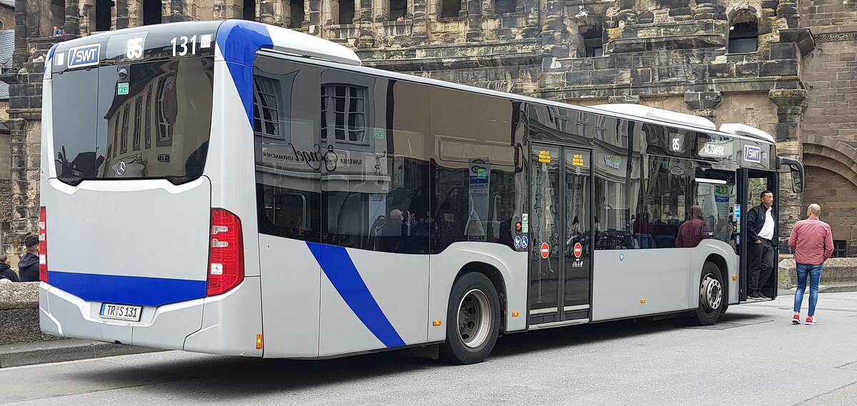 =MB Citaro steht an der Porta Nigra in Trier