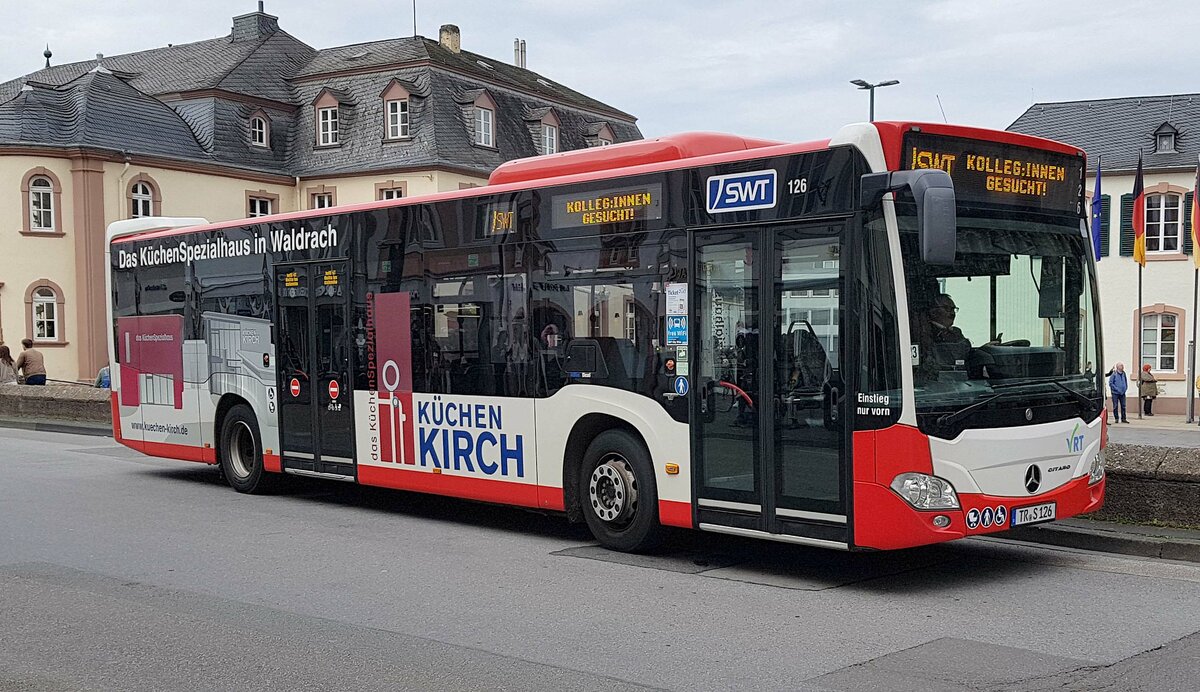 MB Citaro von SWT steht an der Porta Nigra bereit zur nchsten Tour