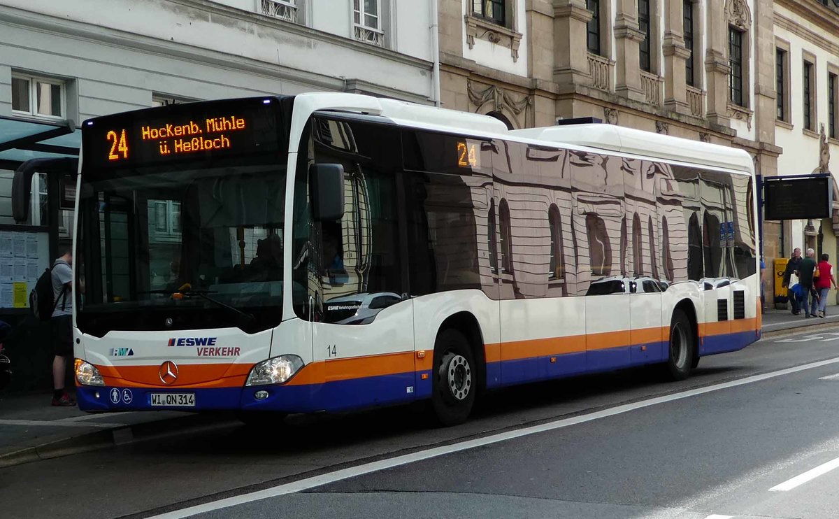 MB Stadtbus der ESWE unterwegs in Wiesbaden im Mai 2017