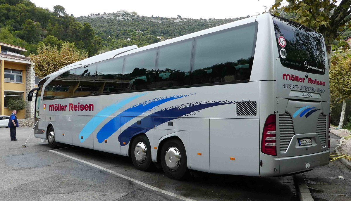 MB Travego von  MLLER-REISEN  gesehen in Menton/F im September 2017