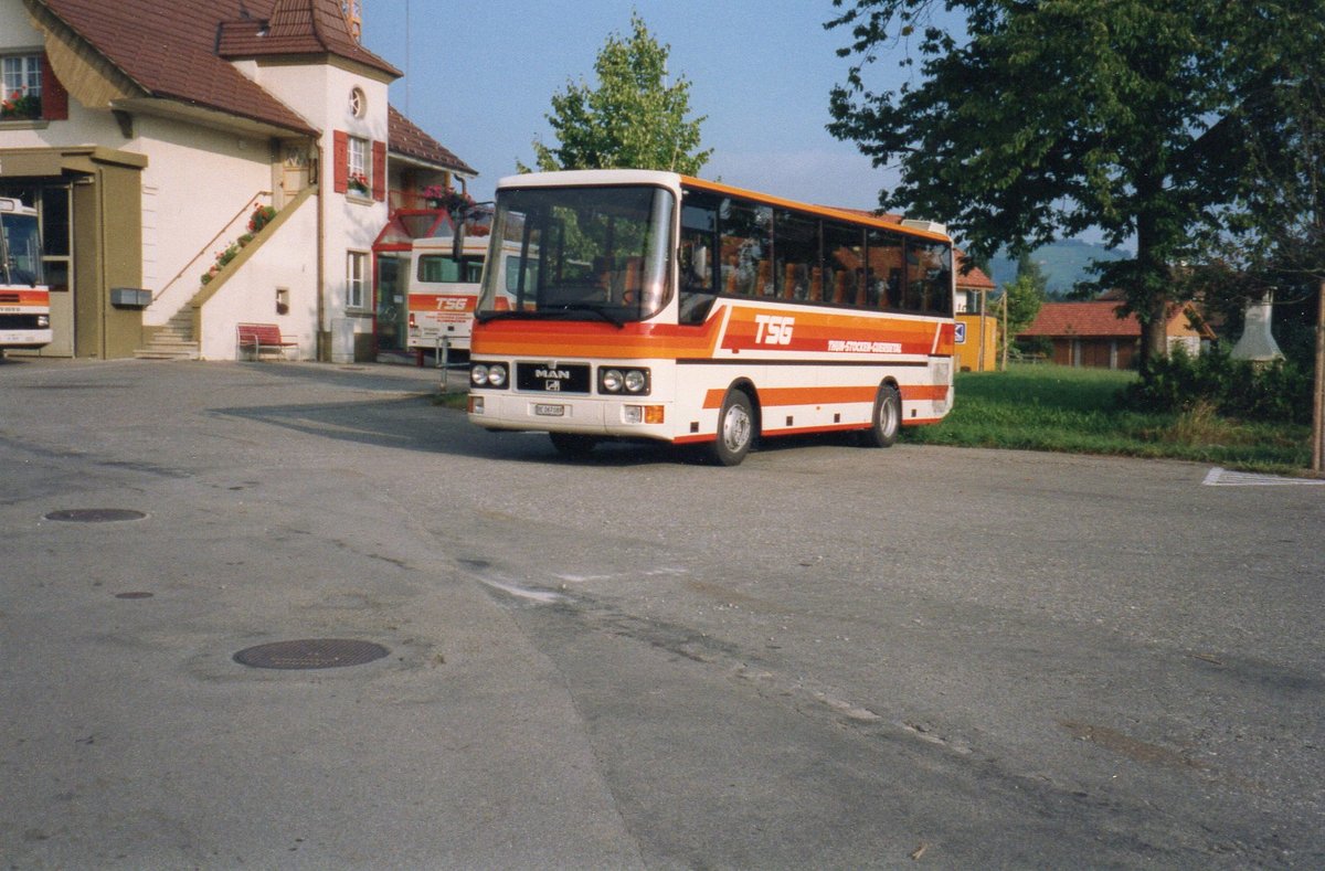 (MD 106) - Aus dem Archiv: TSG Blumenstein - Nr. 10/BE 263'089 - MAN/Gppel im September 1993 in Blumenstein, Garage