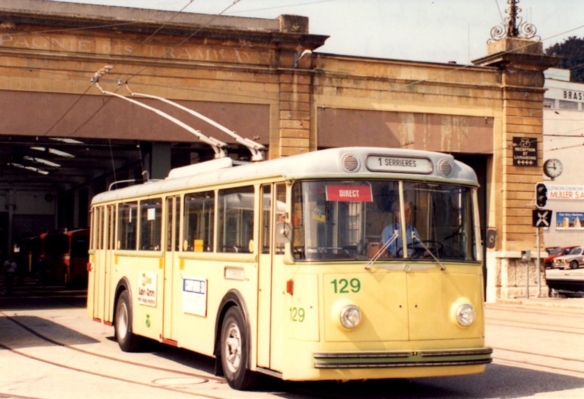 (MD340) - Aus dem Archiv: TN Neuchtel - Nr. 129 - Saurer/Haag Trolleybus (ex Nr. 29) am 25. Mai 1988 in Neuchtel, Dpt