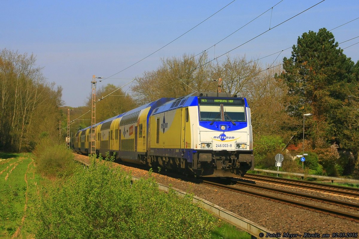 ME 246 003 mit RE 81512 am 02.05.2016 um 10:18 Uhr in Buxtehude-Heitmannshausen auf dem Weg nach Hamburg Hbf