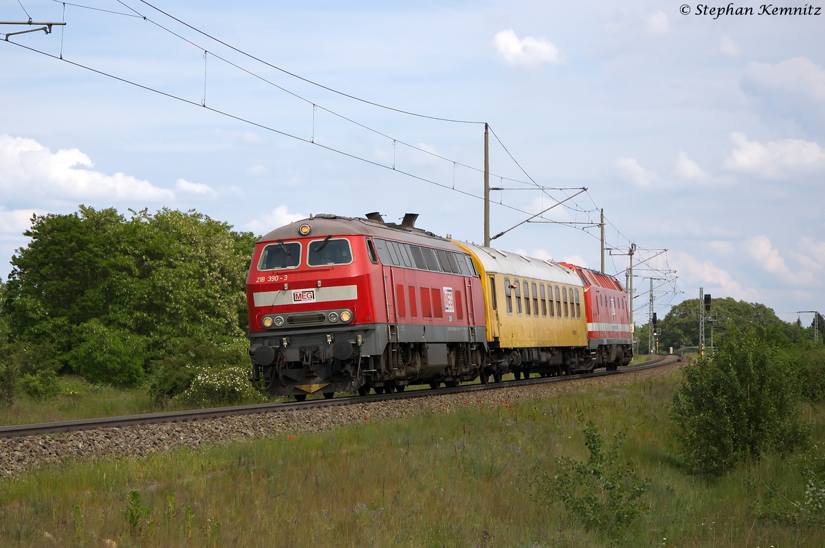 MEG 304 (218 390-3) Mitteldeutsche Eisenbahn GmbH mit einem Messwagen und dem MEG  U-Boot  301 (229 120-1) in Stendal. Die Reise ging in Richtung Salzwedel weiter. 26.05.2014