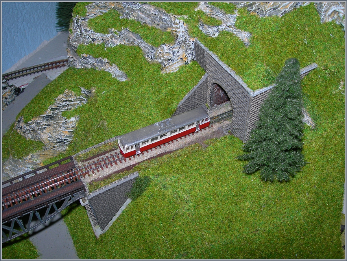 Mein Monte Generoso Bhm 2/4 meiner Modellbahn.
Nenngrösse Ze / Massstab 1:220 / Spurweite 3 mm 30.01.2017