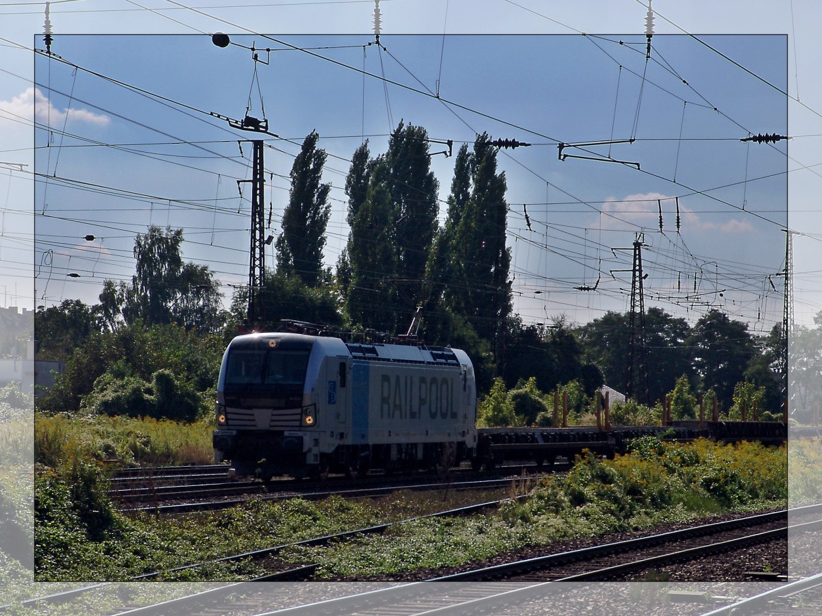 Meine erste Vectron 

193 803-4 fuhr am 21.08.2013 mit Schwellenzug von Spitzke in Halle auf die KBS 250.