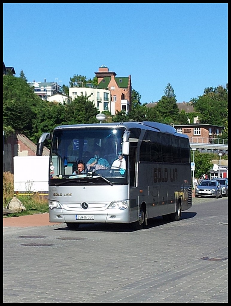 Mercedes Atego Prestige von Gold Line aus Polen im Stadthafen Sassnitz.