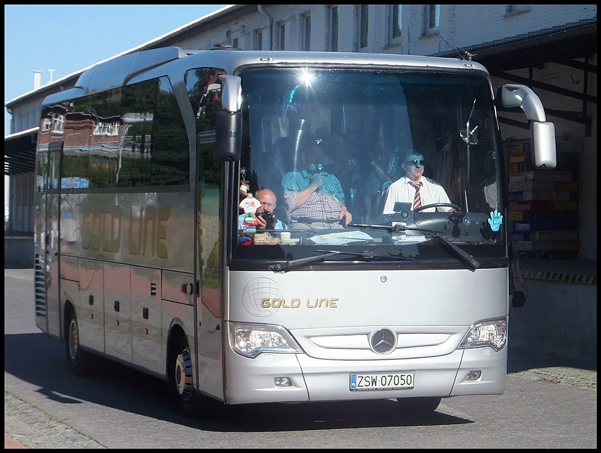 Mercedes Atego Prestige von Gold Line aus Polen im Stadthafen Sassnitz.