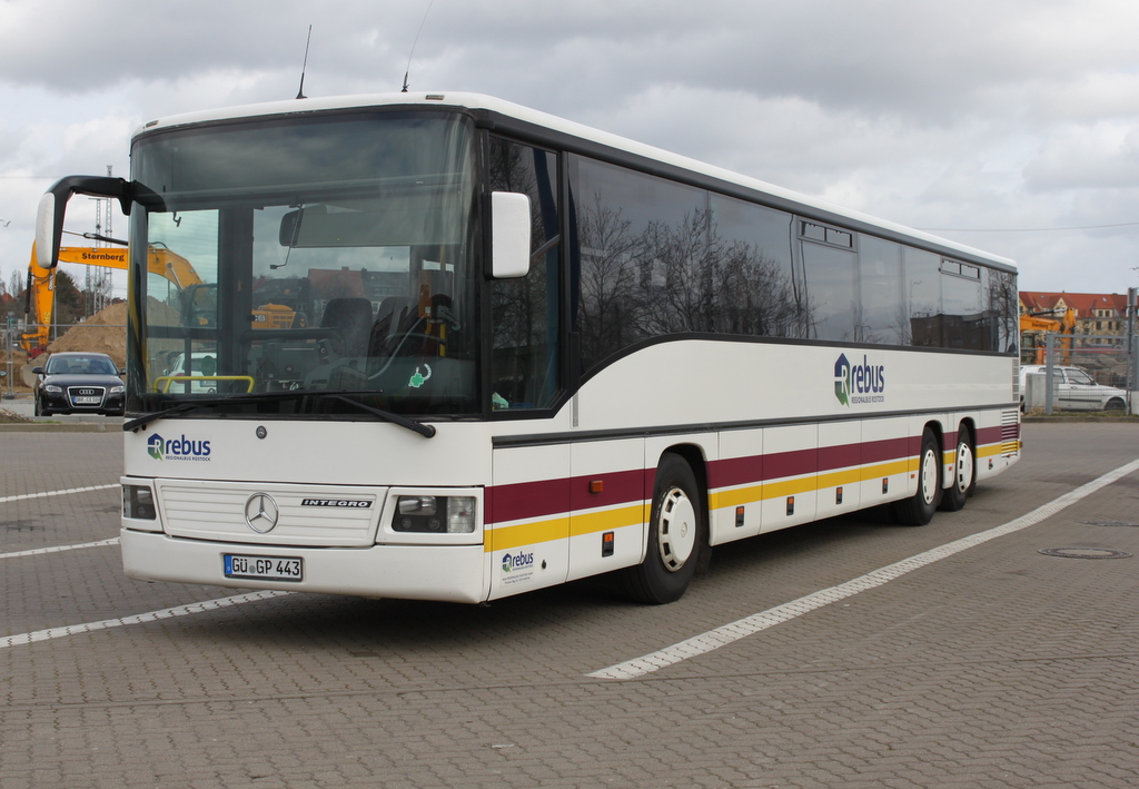 Mercedes-Benz Integro der Firma Regionalbus Rostock stand am 17.03.2017 in Höhe Rostock Hauptbahnhof/Süd abgestellt.