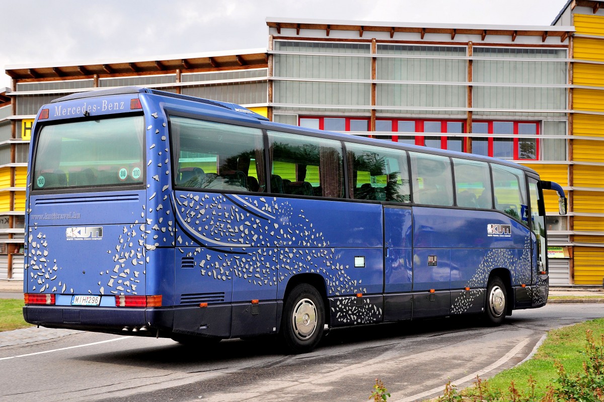 Mercedes Benz O 404 von Kuti-travel aus Ungarn am 18.Mai 2014 in Krems gesehen.