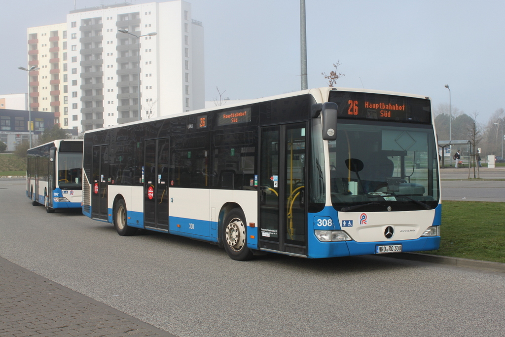 Mercedes-Benz O 530 II der Firma Rostocker Straenbahn AG waren am 09.04.2016 vor dem Rostocker Hbf zu Gast.