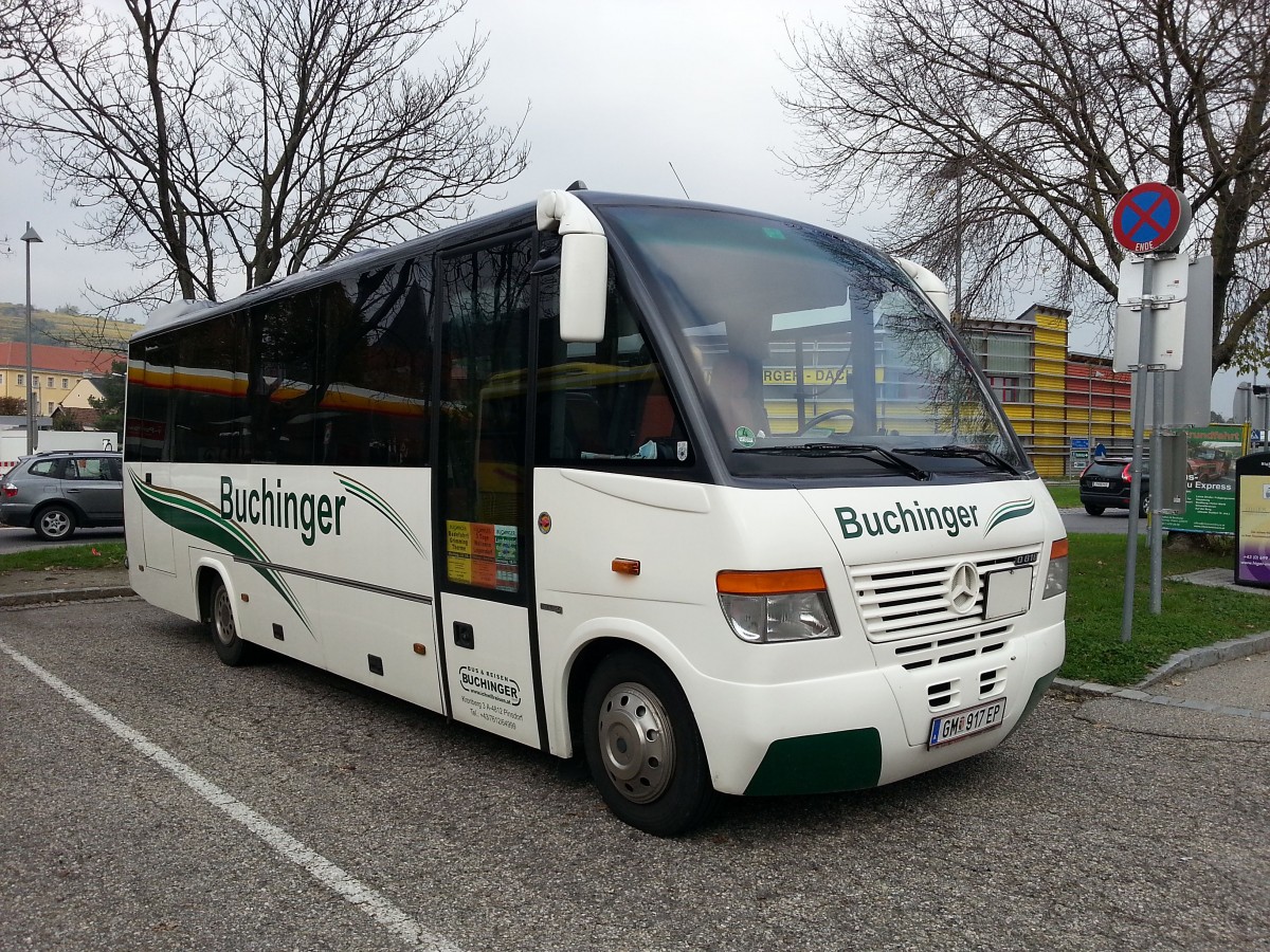 Mercedes Benz O 818 von Buchinger Reisen aus sterreich am 25.10.2014 in Krems gesehen.