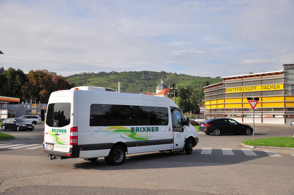 Mercedes Benz Sprinter von Brixner Reisen aus Obersterreich am 20.9.2014 in Krems.