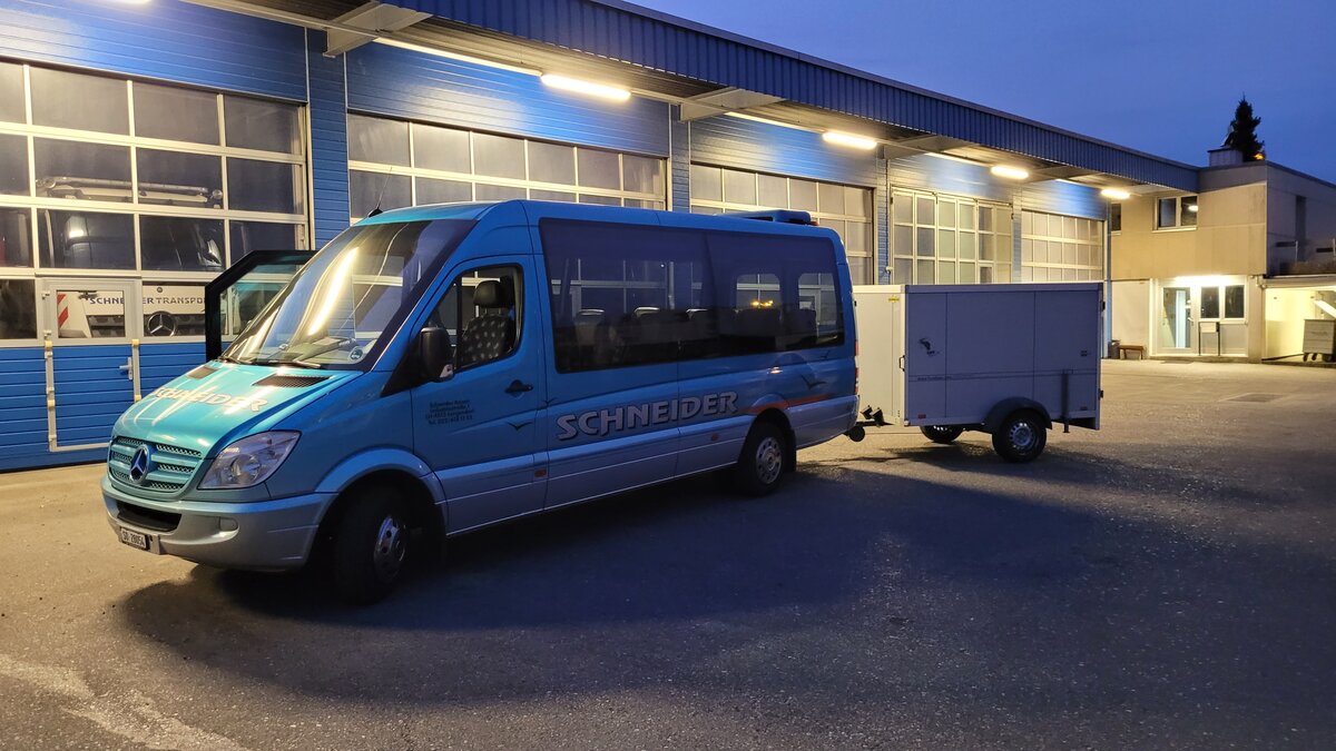 Mercedes-Benz Sprinter, SO 28054, vor der Abfahrt im Depot, Schneider Reisen und Transport AG, Langendorf, Aufgenommen am 19. Mrz 2022. Dies war vor der letzten Ausfahrt, danach wurde das Fahrzeug ausser Dienst gestellt.