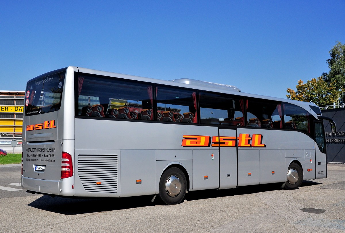 MERCEDES BENZ TOURISMO von ASTL Reisen aus Deutschland bei der Durchfahrt in Krems im September 2013 gesehen.