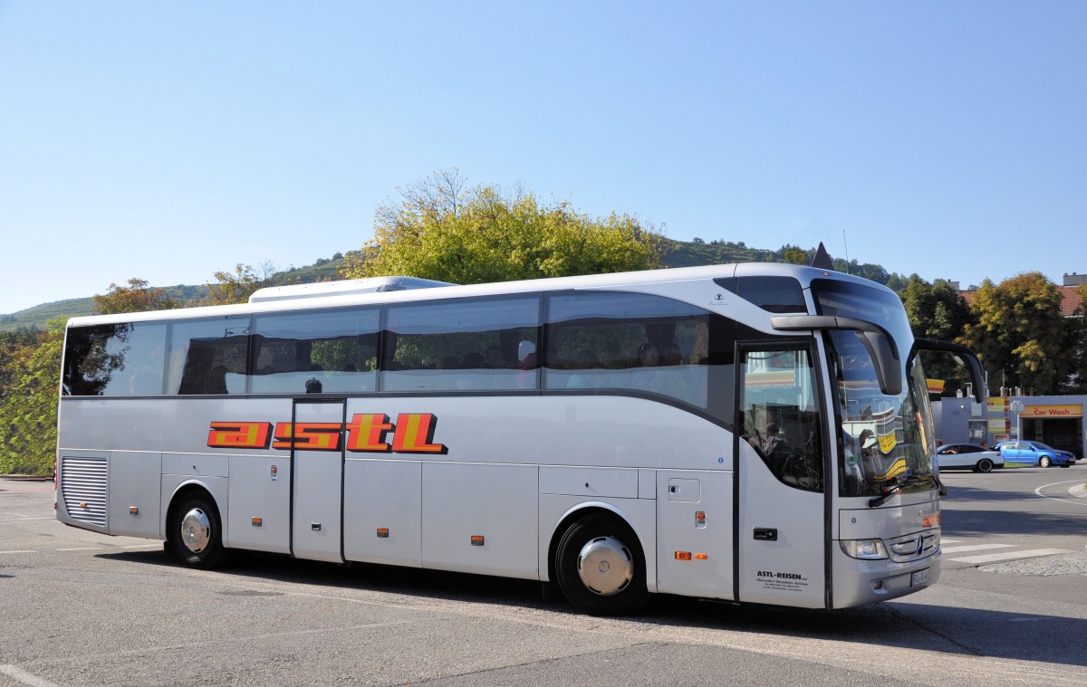 MERCEDES BENZ TOURISMO von ASTL Reisen aus Deutschland bei der Durchfahrt in Krems im September 2013 gesehen.