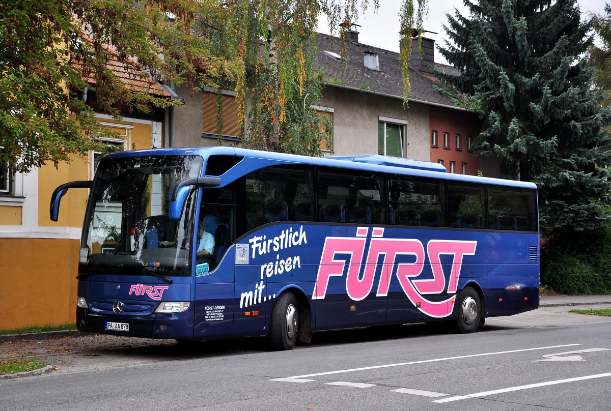 Mercedes Benz Tourismo von Frst Busreisen aus der BRD am 11.10.2014 in Krems.