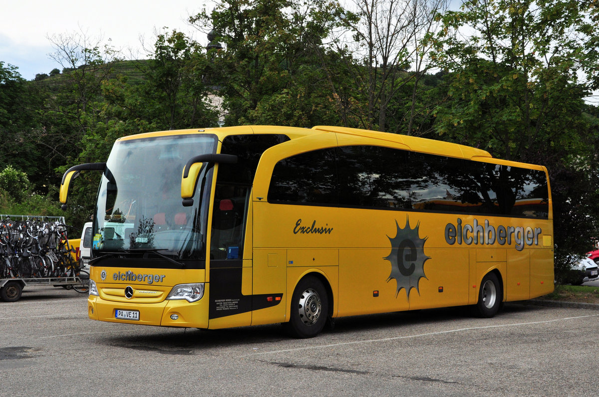 Mercedes Benz Travego von EICHBERGER Reisen aus der BRD in Krems gesehen.