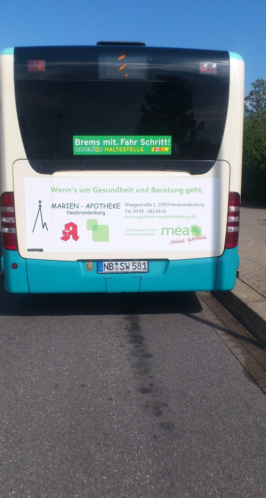 Mercedes Citaro Facelift NB SW 581....und auch die Heckansicht des Wagens
....und seit neusten auch der grüne Banner den jedes Fahrzeug hat......an Haltestellen schritt zufahren 