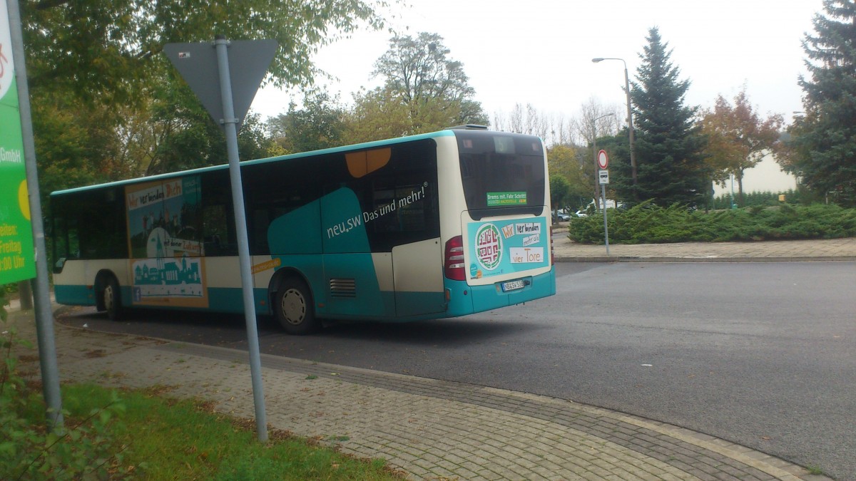 Mercedes Citaro NB SW 538 ....das ist einer mit der ältesten Citaro Facelift den die Stadtwerke vor ungefähr sechs Jahren angeschafft haben kann aber auch schon länger her sein aber noch mit der grünen Matrix-Schrift zusehen ist,die den jetzt langsam dem Ende entgegen gehen das man sie nächstes Jahr ausmustern wird um wieder jüngere Fahrzeuge in den Bestand wieder zubekommen 