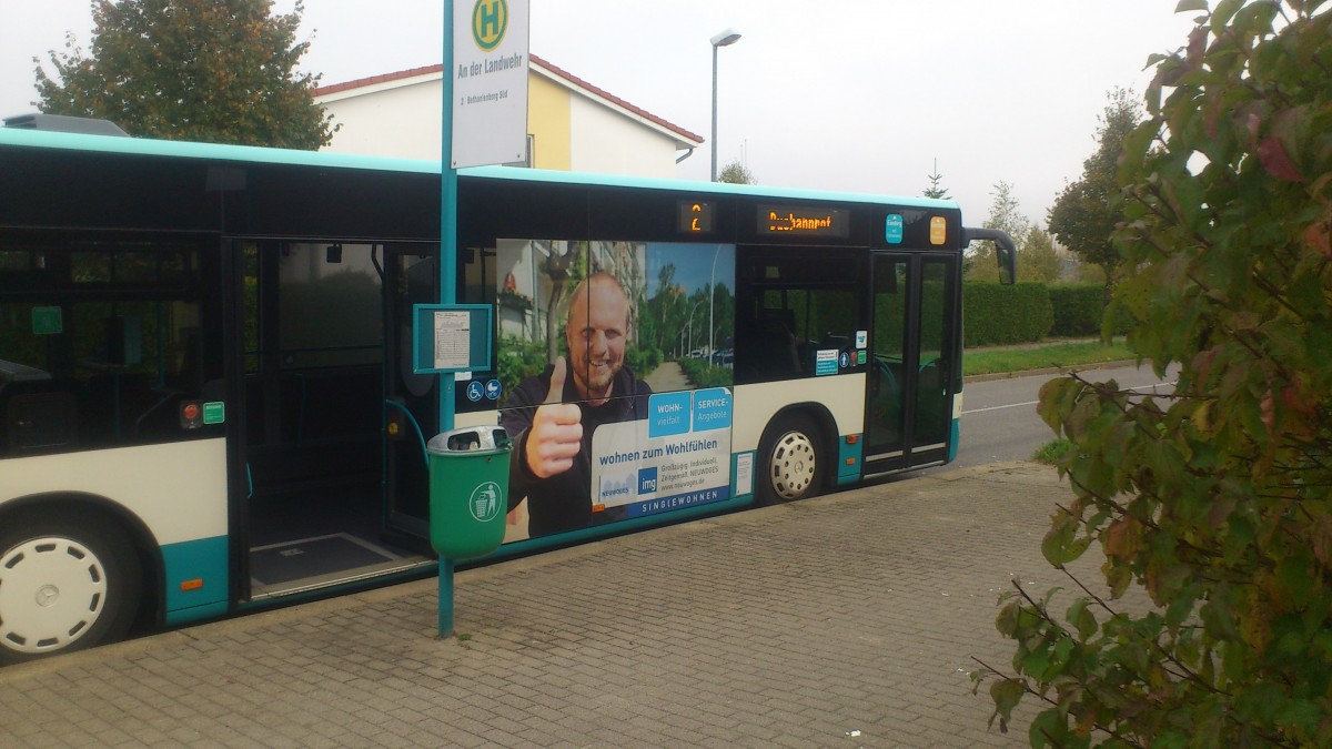 Mercedes Citaro NB SW 560....da die Neuwoges mehrere Sachen anbieten tut hat dieser wagen auch unterschiedliche Werbung bekommen wo hier für single-Wohnungen beworben wird