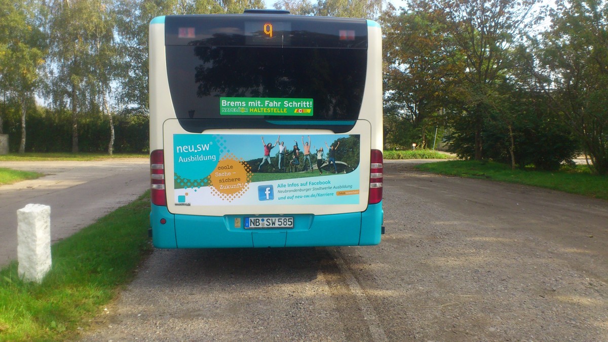 Mercedes Citaro  NB SW 585...und das heck noch mit der Werbung 
...und der Notiz an Haltestellen Schritttempo zu fahren 