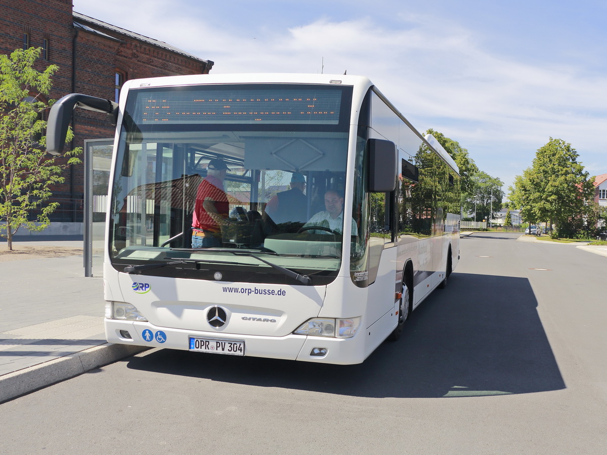 Mercedes Citaro von der Ostprignitz-Ruppiner Personenverkehrsgesellschaft in Wittstock (Dose) am Bahnhof   am 24. Juli 2019.