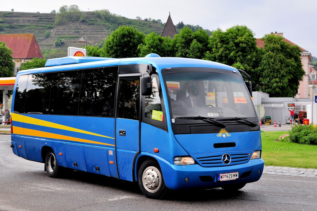 Mercedes Medio aus Wien am 18.Mai 2014 in Krems unterwegs.