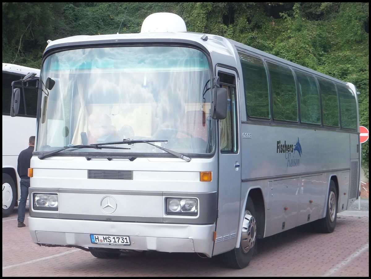 Mercedes O 303 (Wohnmobil? und ehemalig Fischers Reisen?) aus Deutschland im Stadthafen Sassnitz.