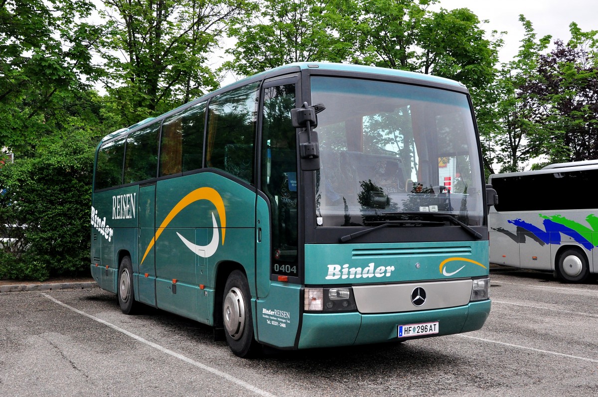 Mercedes O 404 von Binder Reisen aus sterreich am 21.5.2015 in Krems.