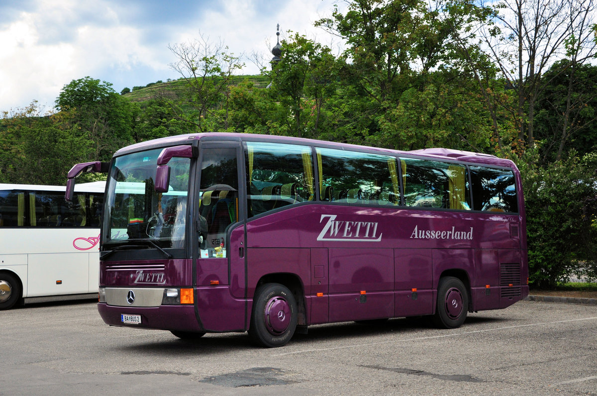 Mercedes O 404 von Zwetti Reisen aus sterreich in Krems.