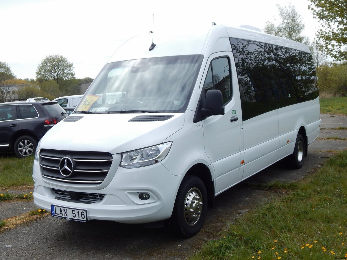 Mercedes Sprinter aus Litauen in Sassnitz.