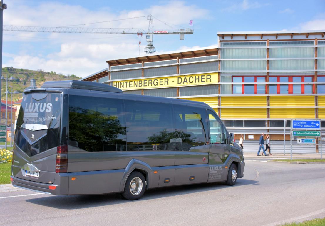 Mercedes Sprinter aus Niedersterreich in Krems.