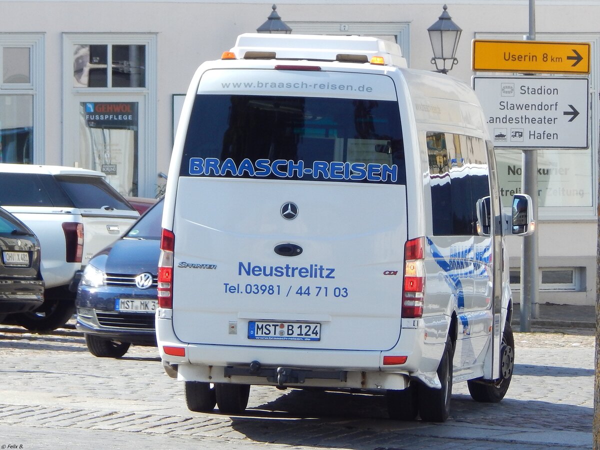 Mercedes Sprinter von Braasch Reisen aus Deutschland in Neustrelitz.