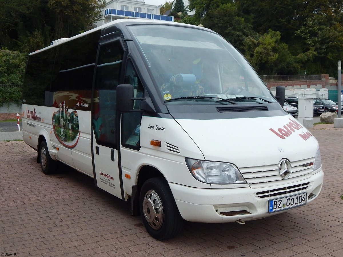 Mercedes Sprinter von Lassak Reisen aus Deutschland im Stadthafen Sassnitz.